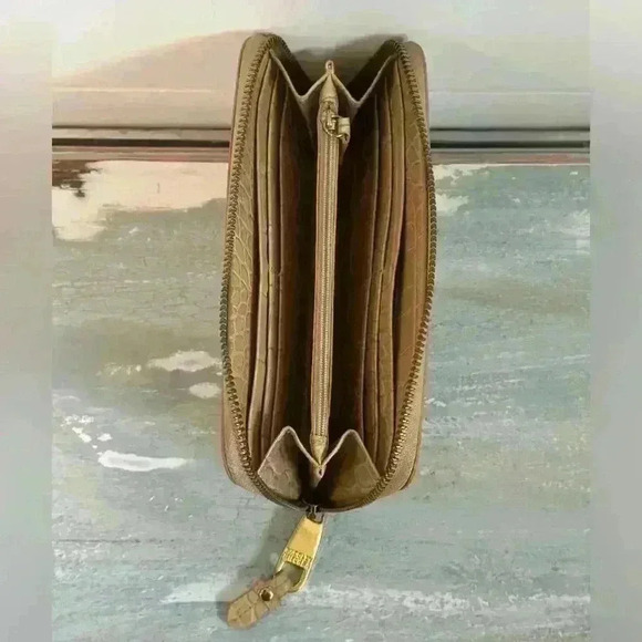 Badgley Mischka Wallet Purse Wristlet - Picture 10 of 10